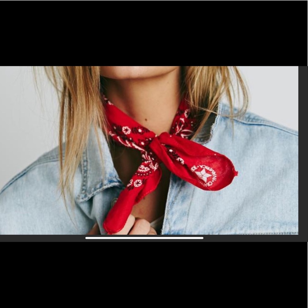 🍂🍁🍂Red Bandana with jewels NWOT